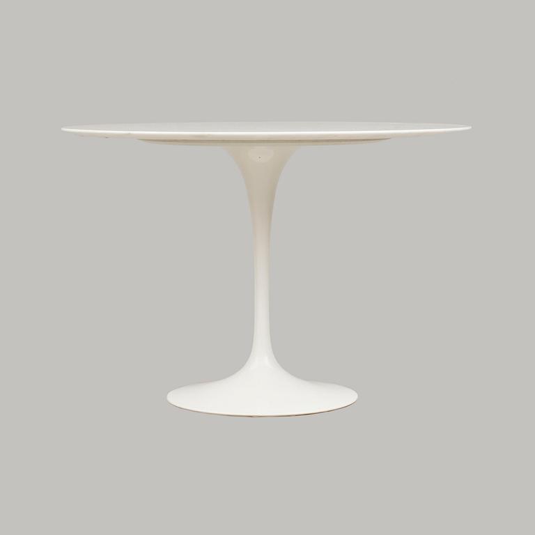 A EERO SAARINEN TABLE "TULIP" KNOLL INTERNATIONAL.