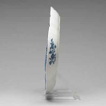 A blue and white tray, Qing dynasty, Qianlong (1736-95).