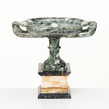 A presumably Italian marble and onyx tazza, around year 1900.