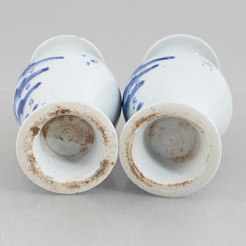 Vaser, ett par, porslin, Qingdynastin, 1800-tal.