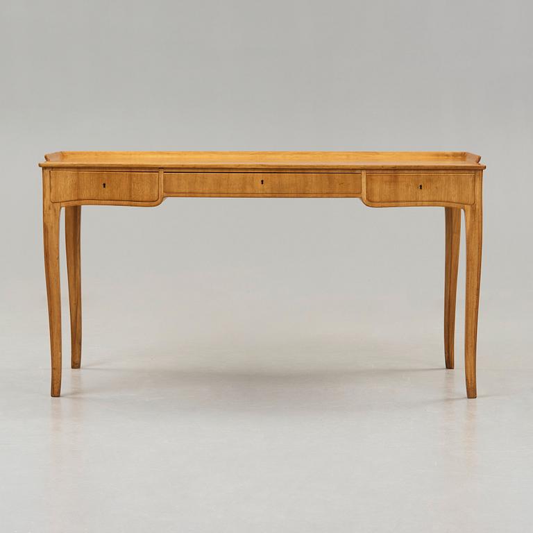 Carl Malmsten, a mid 20th century mahogany desk, cabinetmaker Jörgen Andersson, Djursholm, Sweden.