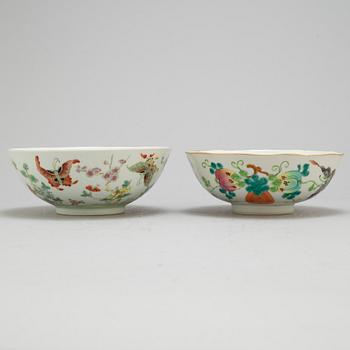 A set of two famille rose bowsl around year 1900.