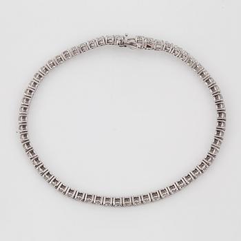 ARMBAND, ett riviére med 60 briljanter, totalt ca 4.65ct.