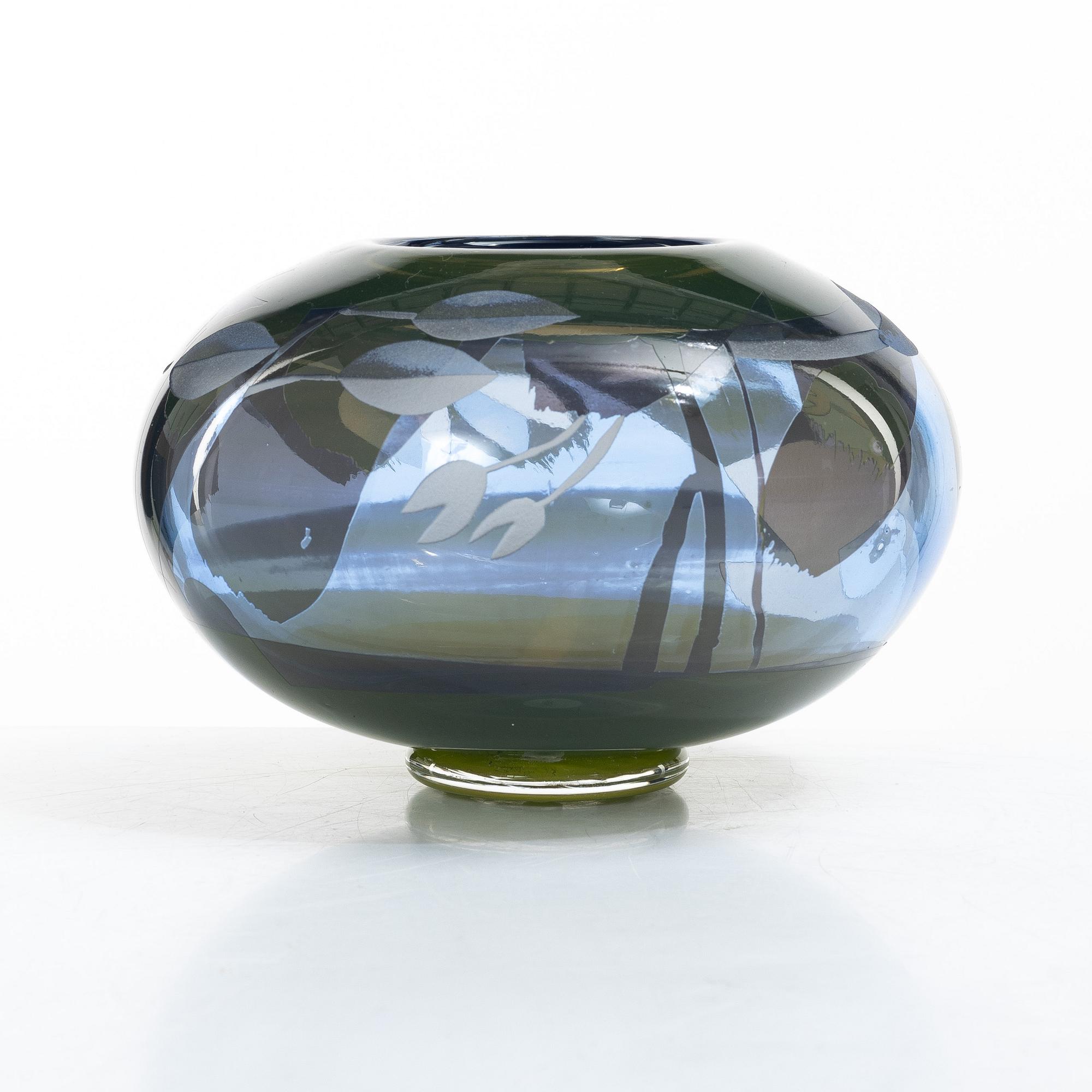 Ann Wärff, a glass vase, Sweden, signed, 1980.