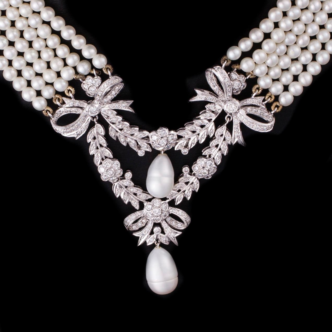 PÄRLCOLLIER, sexradigt, med 18K vitguld, briljantslipade diamanter.