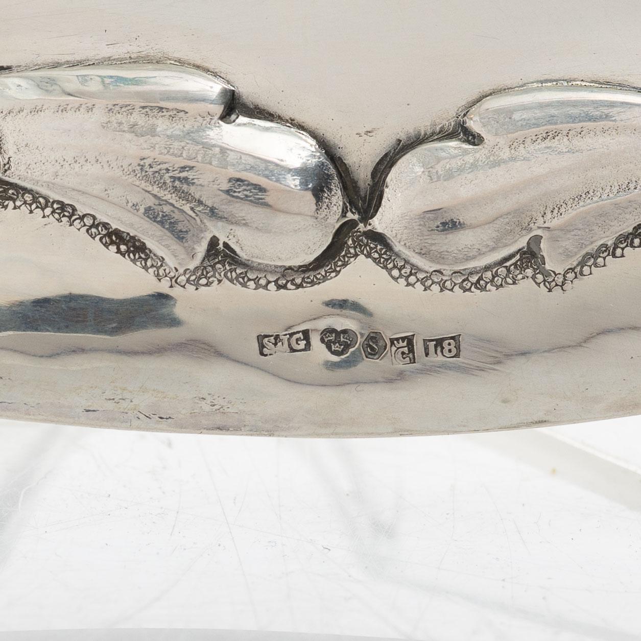 Presenterfat, silver, barockstil, Silvervarufabriken J Grönroos, Kristianstad 1935.