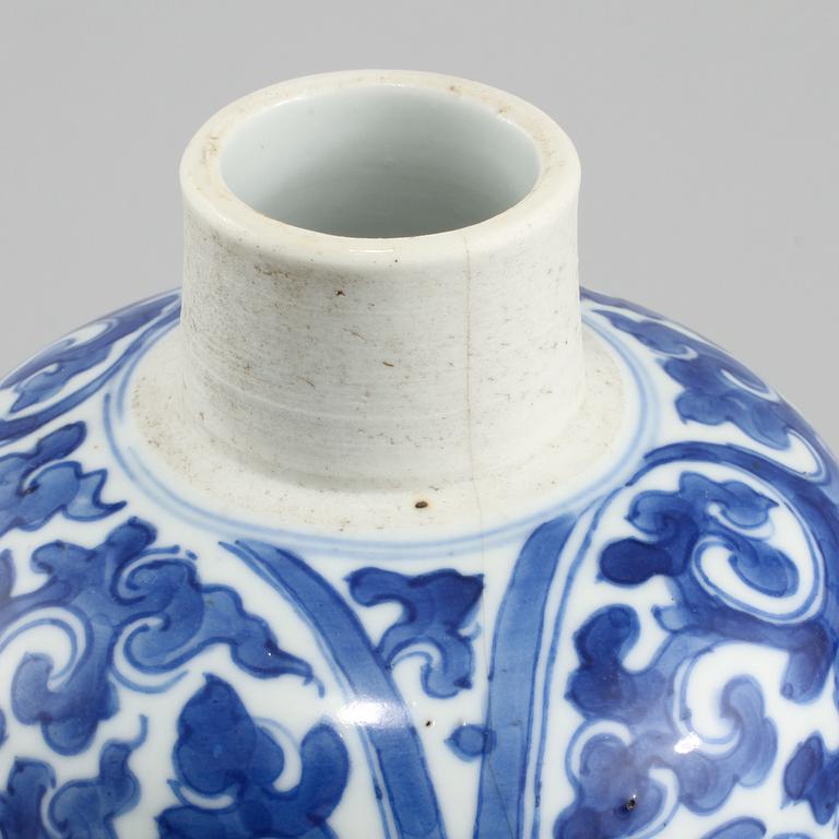 LOCKURNA, porslin, Kina 1800/1900-tal.