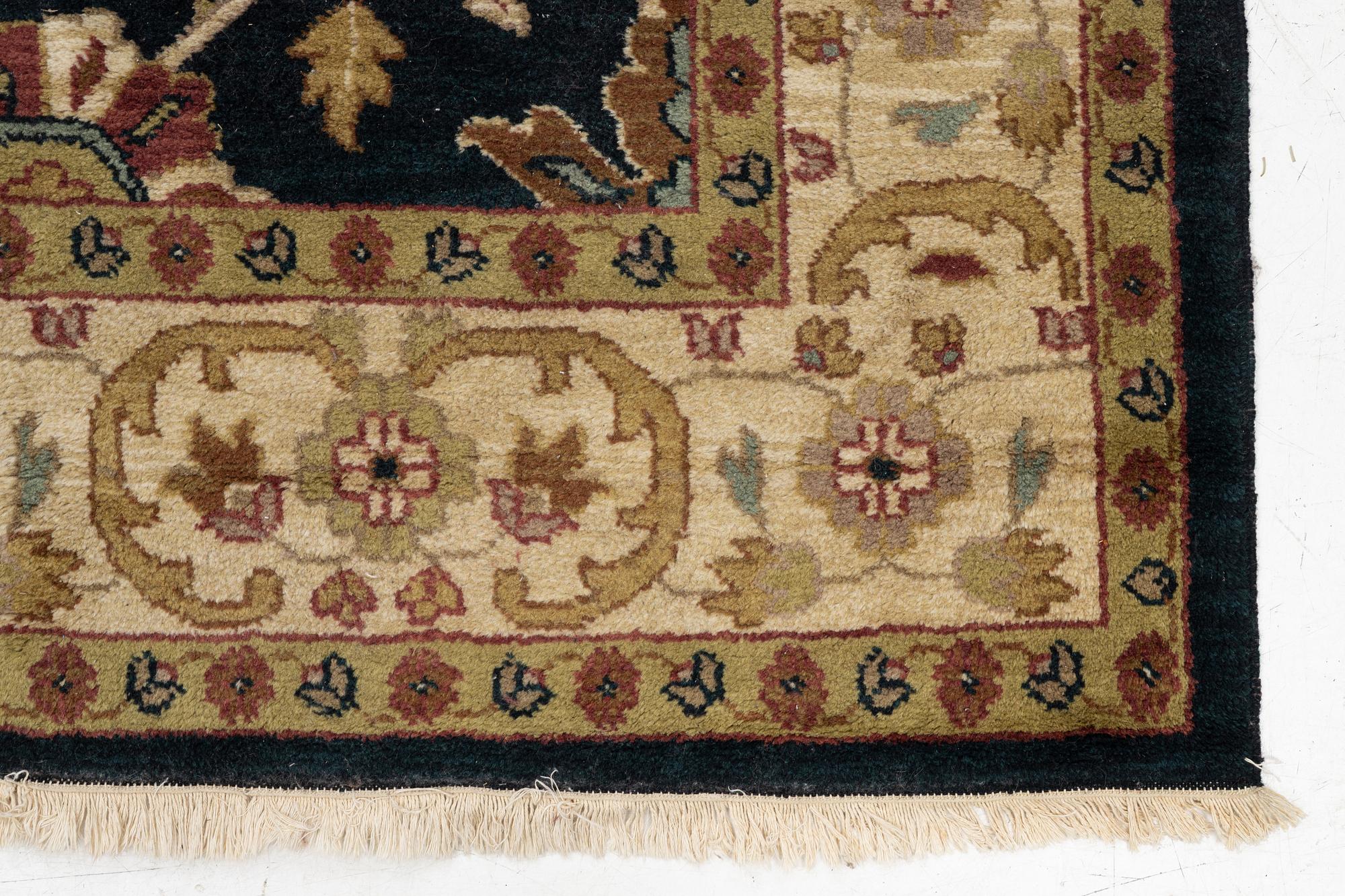 Matta, ca 295 x 240 cm.