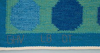 CARPET. "Blåbärsskogen". Flat weave (rölakan). 442,5 x 333,5 cm. Signed GHV LB DT BR.