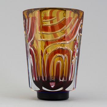 JAN JOHANSSON, a glass vase from Orrefors Gallery dated -90.