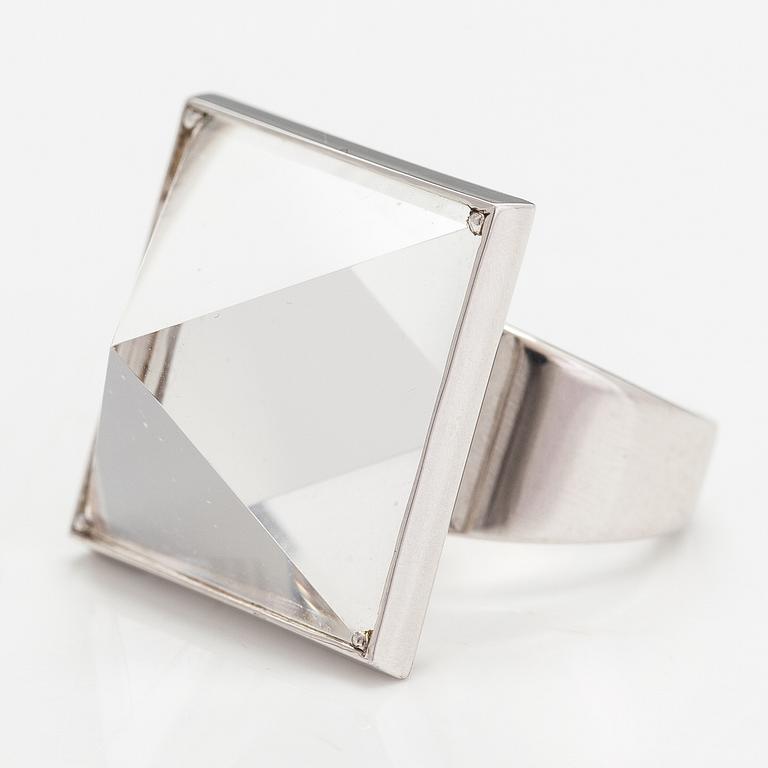 Efva Attling, Ring "Pyramid & stars", sterlingsilver, diamanter ca 0.14 ct totalt och bergskristall. Stockholm.