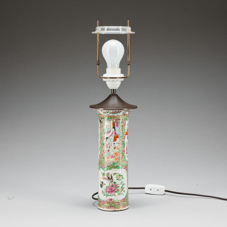 BORDSLAMPA, porslin.  Kina, 1800/1900-tal.