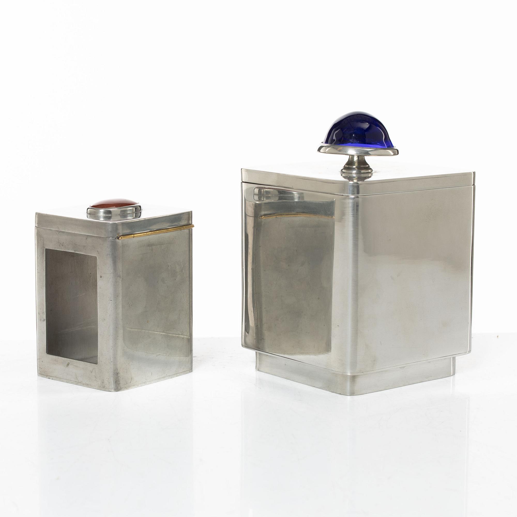 Firma Svenskt Tenn, burkar med lock, två stycken, tenn, Stockholm, 1953 respektive 2013.