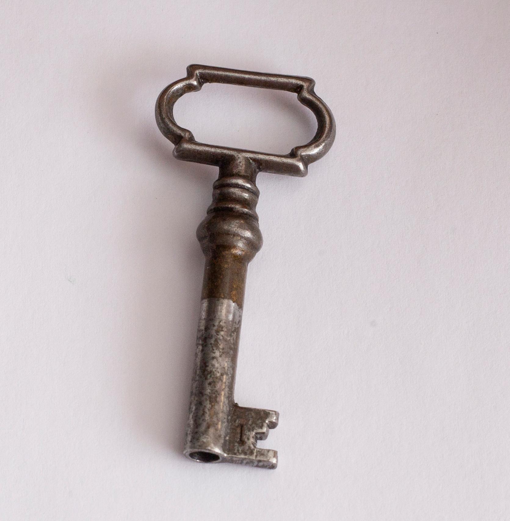 SKÅP. "Eugen" Svenska möbelfabrikerna Bodafors 1900-talets mitt.