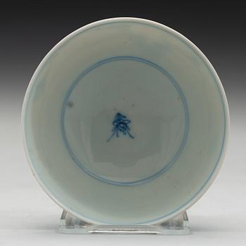 SKÅL, porslin. Qing dynastin med Yongzheng sex karaktärers märke och period (1723-35).