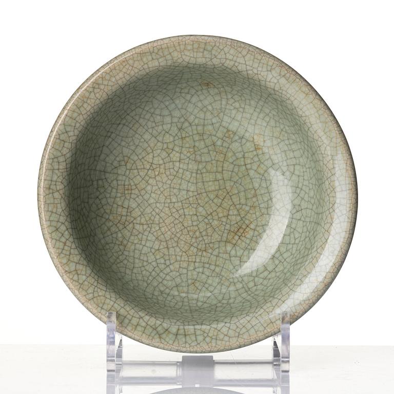 A ge glazed bowl, Qing dynasty.