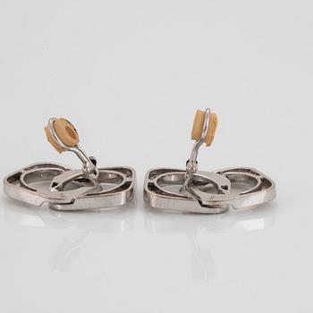 A pair of 18K white gold earrings set with round brilliant-cut diamonds.