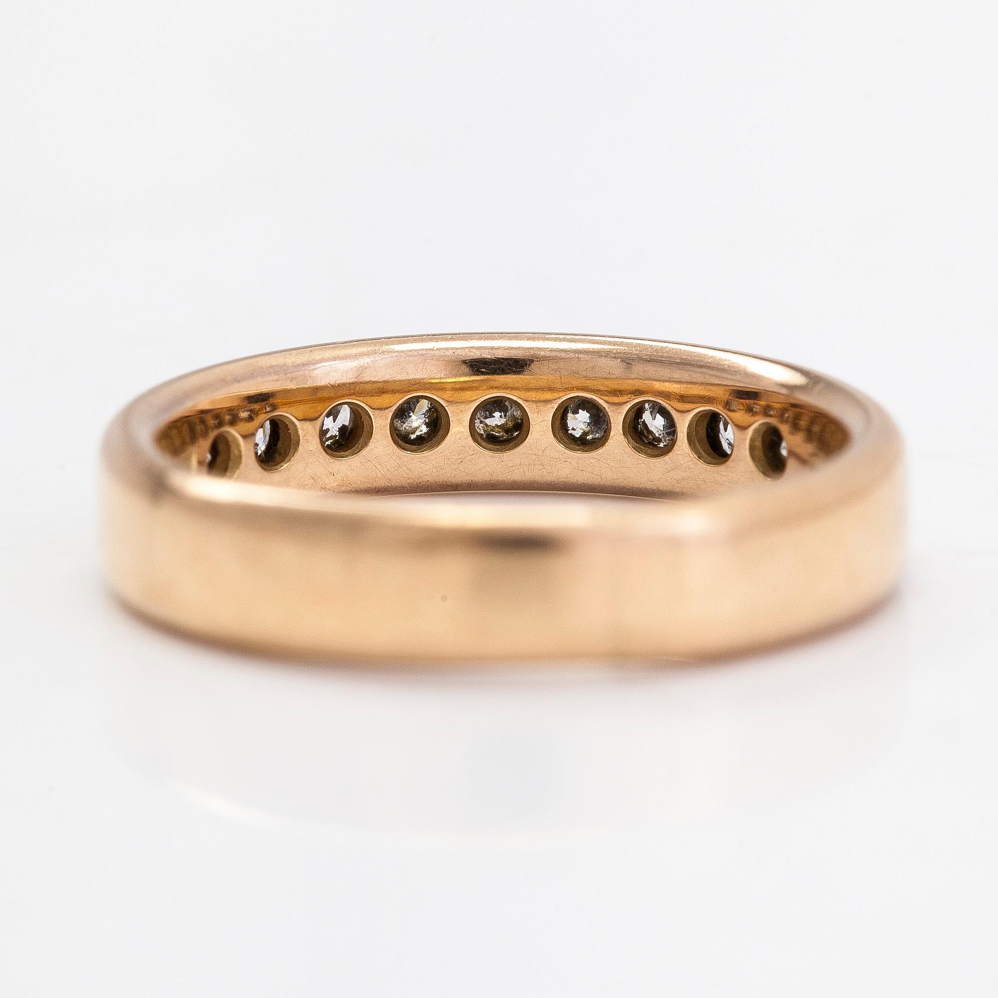 Ring, alliansring, 18k guld och diamanter tot. ca 0.35 ct enligt gravyr, Svenska stämplar.