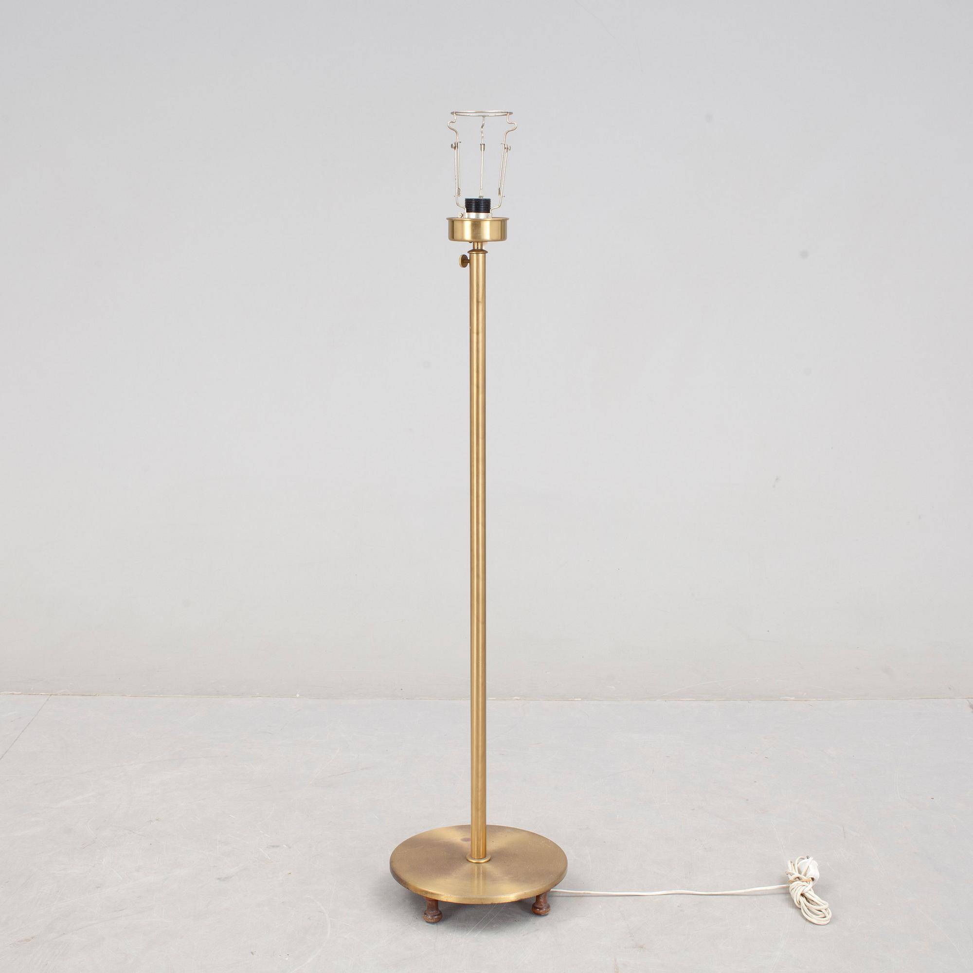 GOLVLAMPA, mässing, design Josef Frank, Firma Svenskt Tenn, modell 2568.