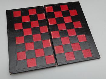 LÅDA MED SPELPJÄSER, trä, ben samt plast, 1800/1900.