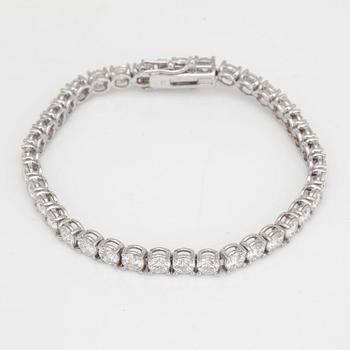 ARMBAND med diamanter med 37st briljantslipade diamanter totalt 12.00ct. Kvalitet E-G/SI.