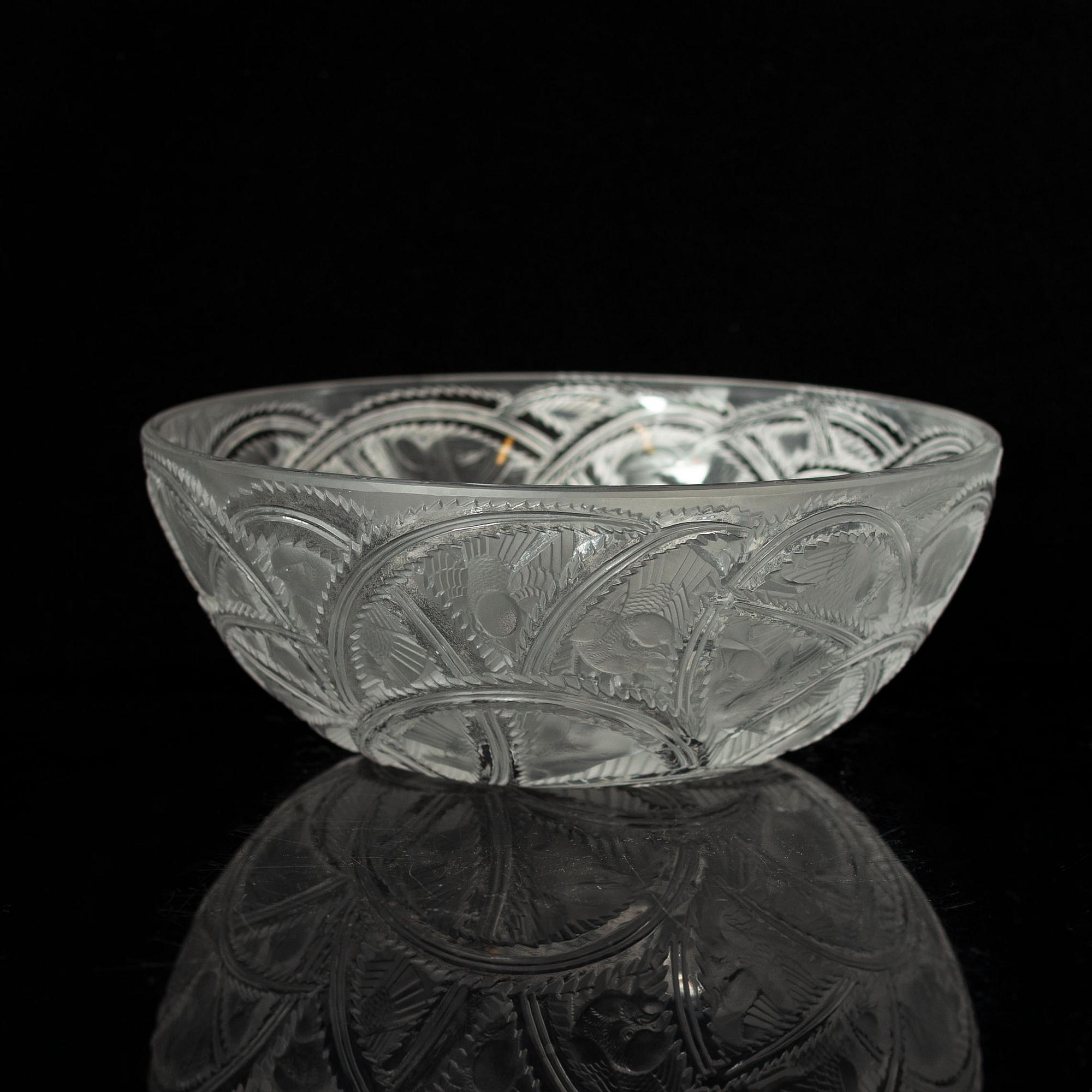 A glass bowl "Pinsons Finches", marked Lalique, France, 1940s.