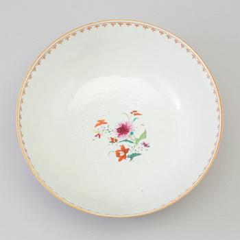 A large famille rose export porcelain bowl, Qing dynasty, Qianlong (1736-95).