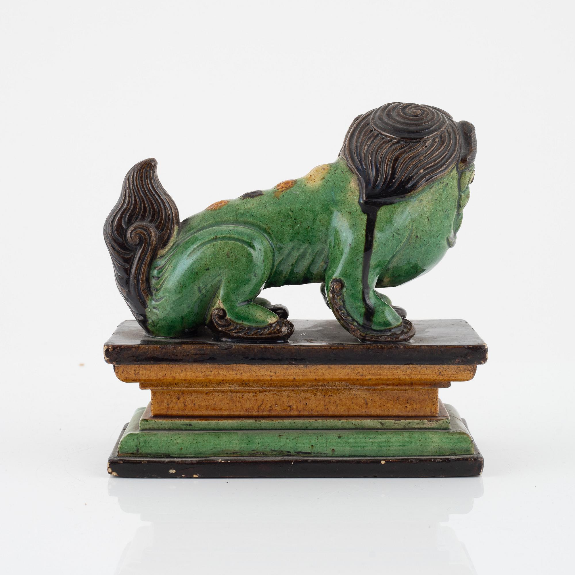A Chinese figure of a buddhist lion, Qing dynasty, 19th Century.