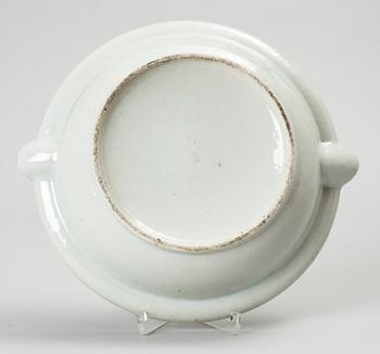 VÄRMETALLRIK, porslin. Kina. 1800-tal.