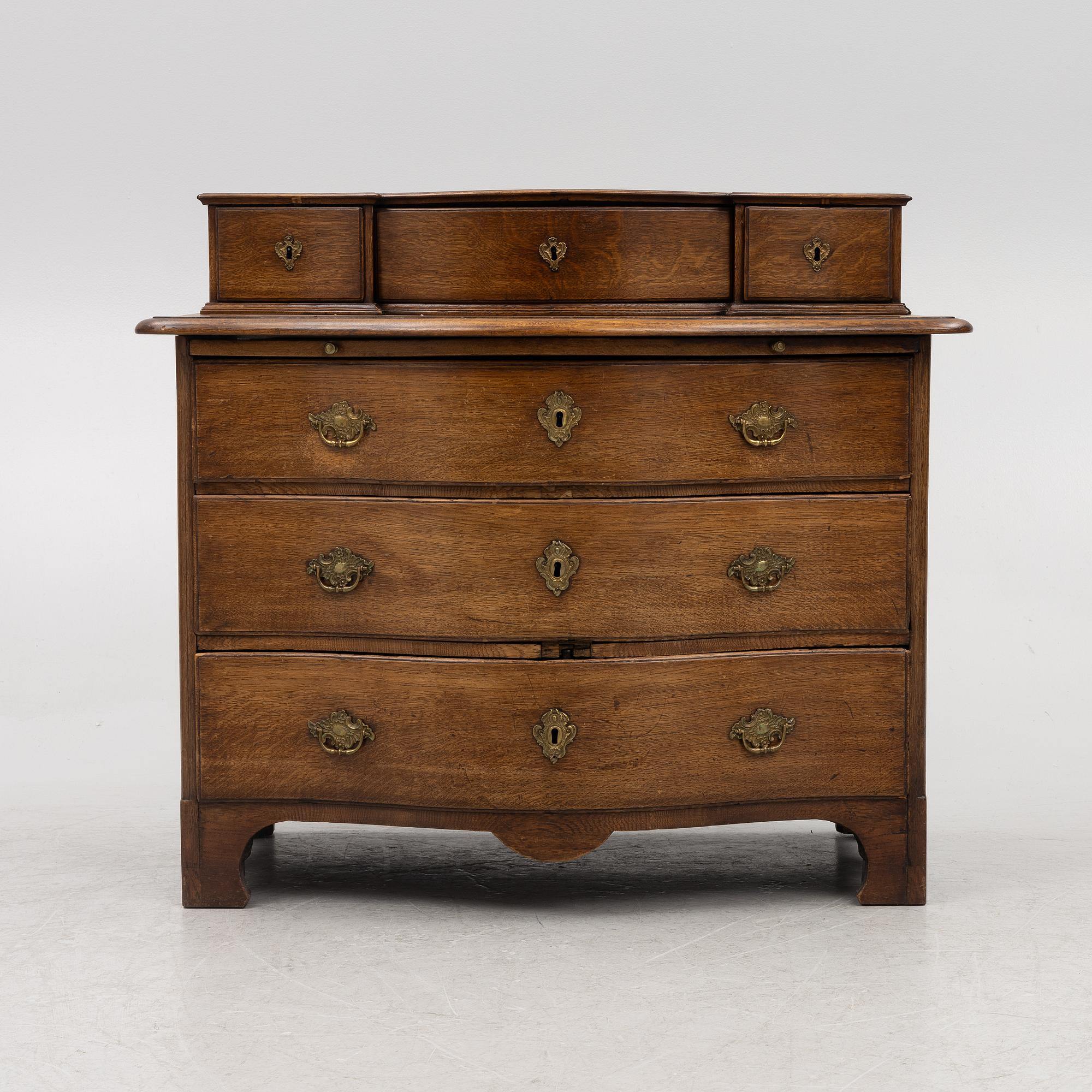A late Baroque chest of drawers, first half of the 18th century.
