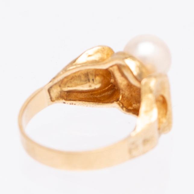 Björn Weckström, ring, "Lappmagi", 18K gold and cultured pearl, Lapponia.