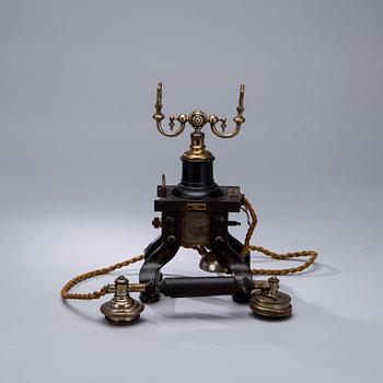 BORDSTELEFON, "Taxen", märkt "Rikstelefon", Ericsson, 1892 års modell.