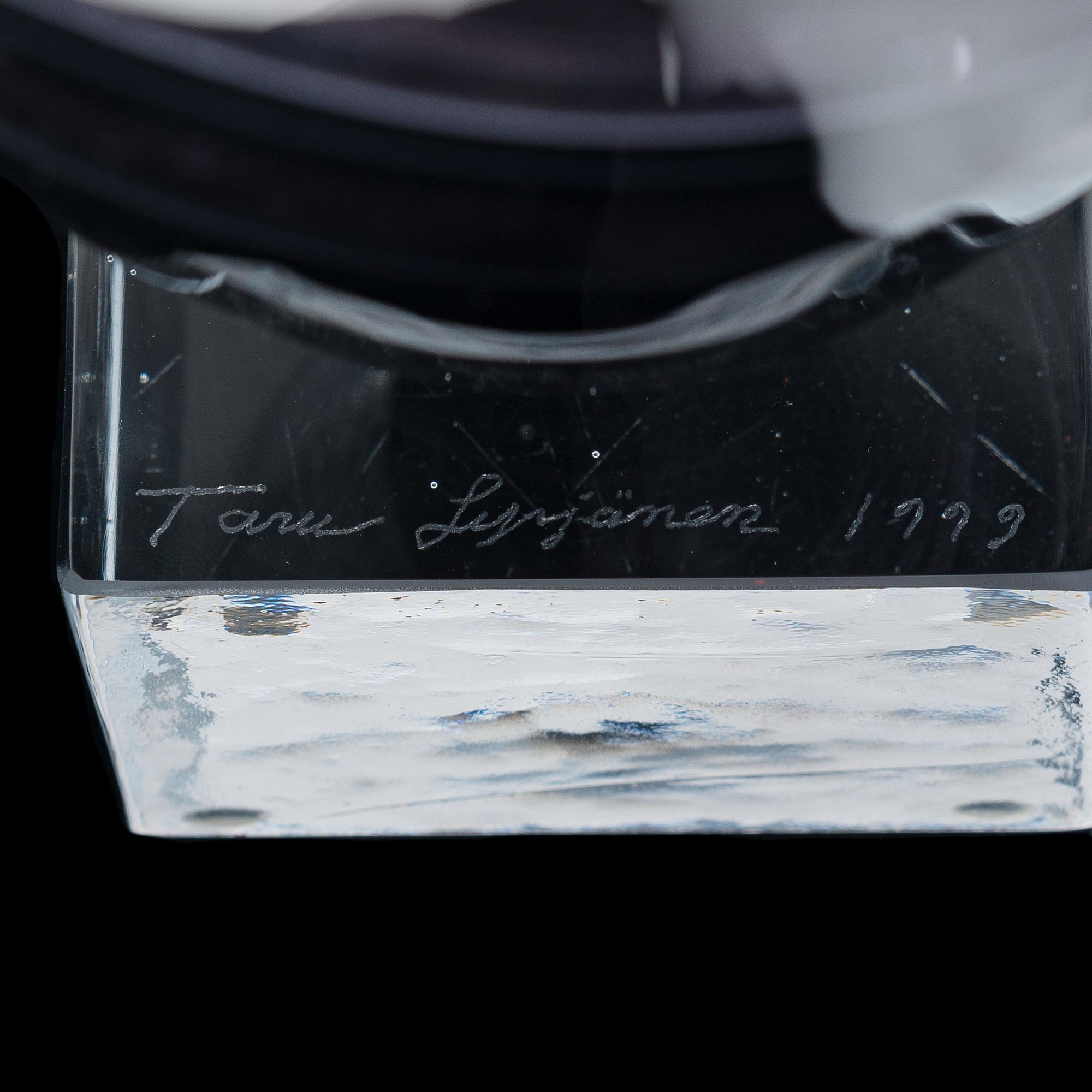 TARU SYRJÄNEN, a vase signed Taru Syrjänen 1999 Nuutajärvi.