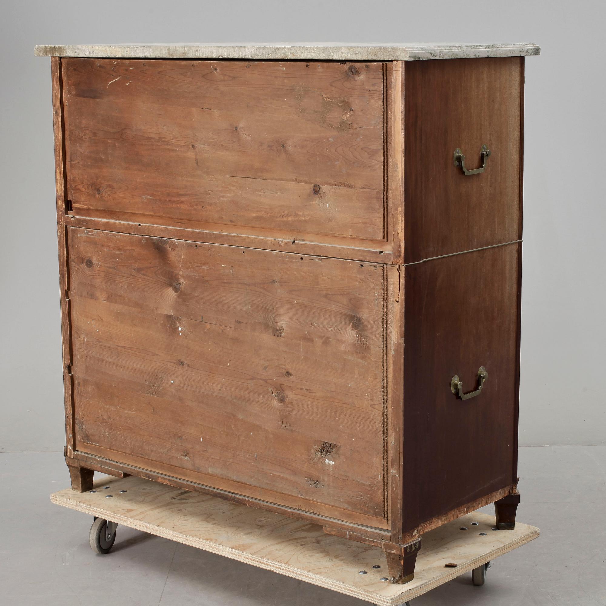 CHIFFONJÉ, sengustaviansk, tidigt 1800-tal.