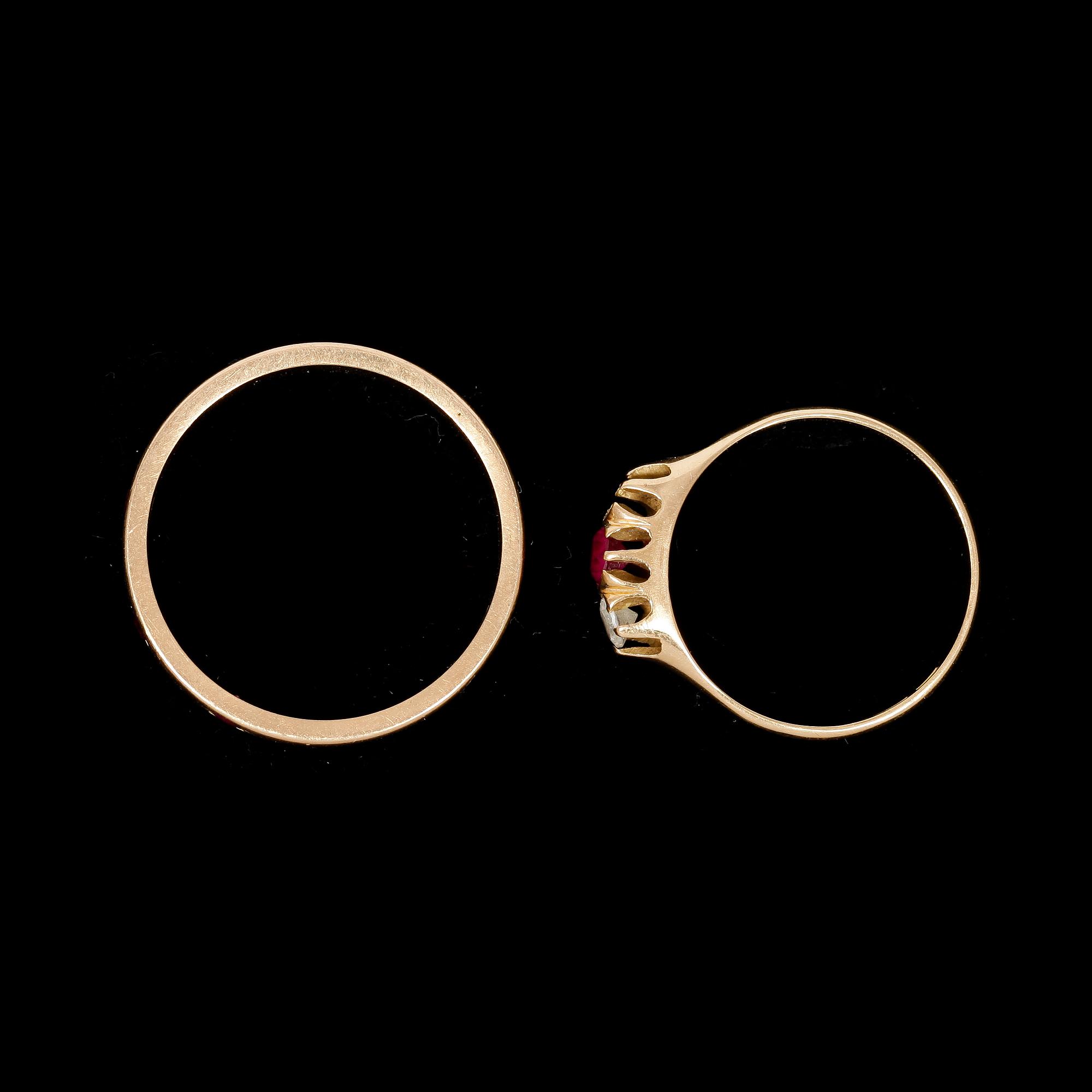 RINGAR, 2 st, 18k guld, 7g.