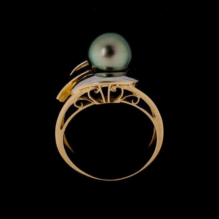 RING, 18 k guld samt vitguld med tahitipärla. Vikt ca 11,5 g.
