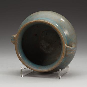 A Jun glazed jar, Song/Yuan dynastin.