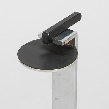 Jouni Leino, Tarjotinpöydän jalusta ,"Grip" Jouni Leino Design Studio 2009.