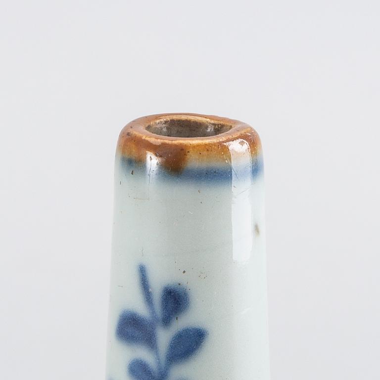 Water dropper, porcelain, Kanqxi, (1662-1722).