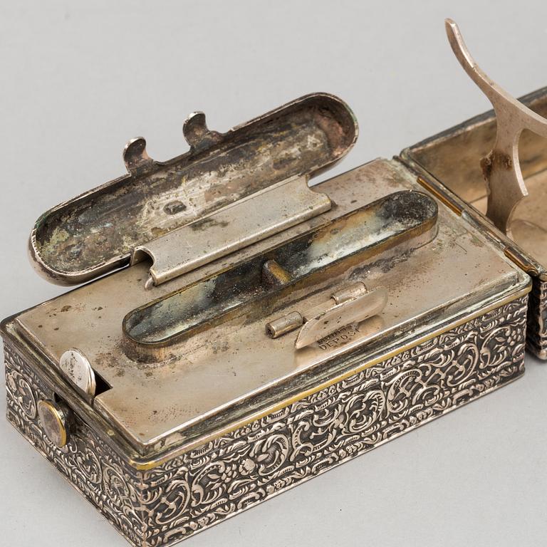 LEVI & SALAMAN etui för uppvärmning av locktång, silver, Birmingham 1901.