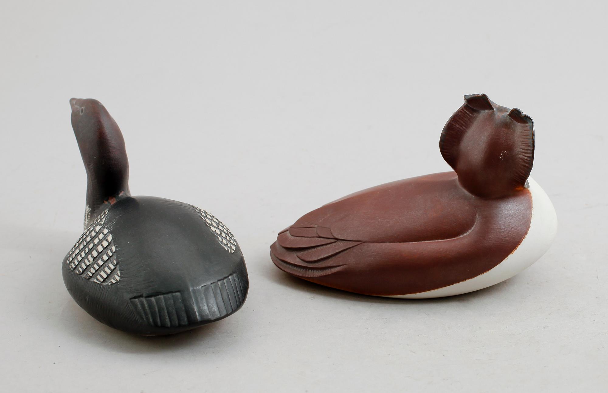 FIGURER, 2 st, stengods, Paul Hoff, Gustavsberg, 1900-talets andra hälft.
