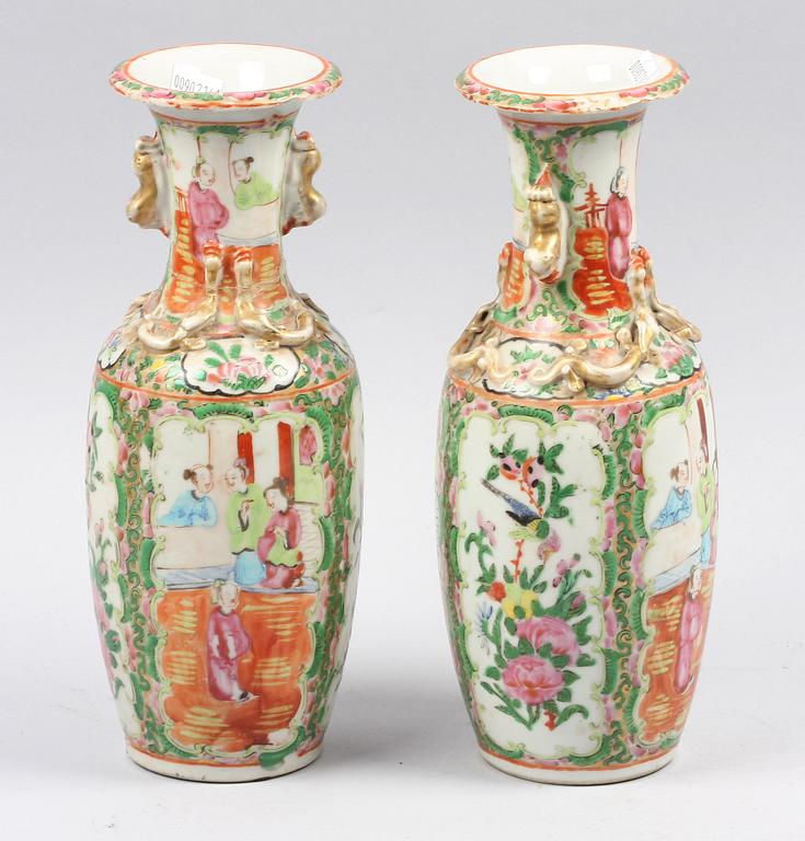 VASER, ett par, porslin, 1800/1900-tal.