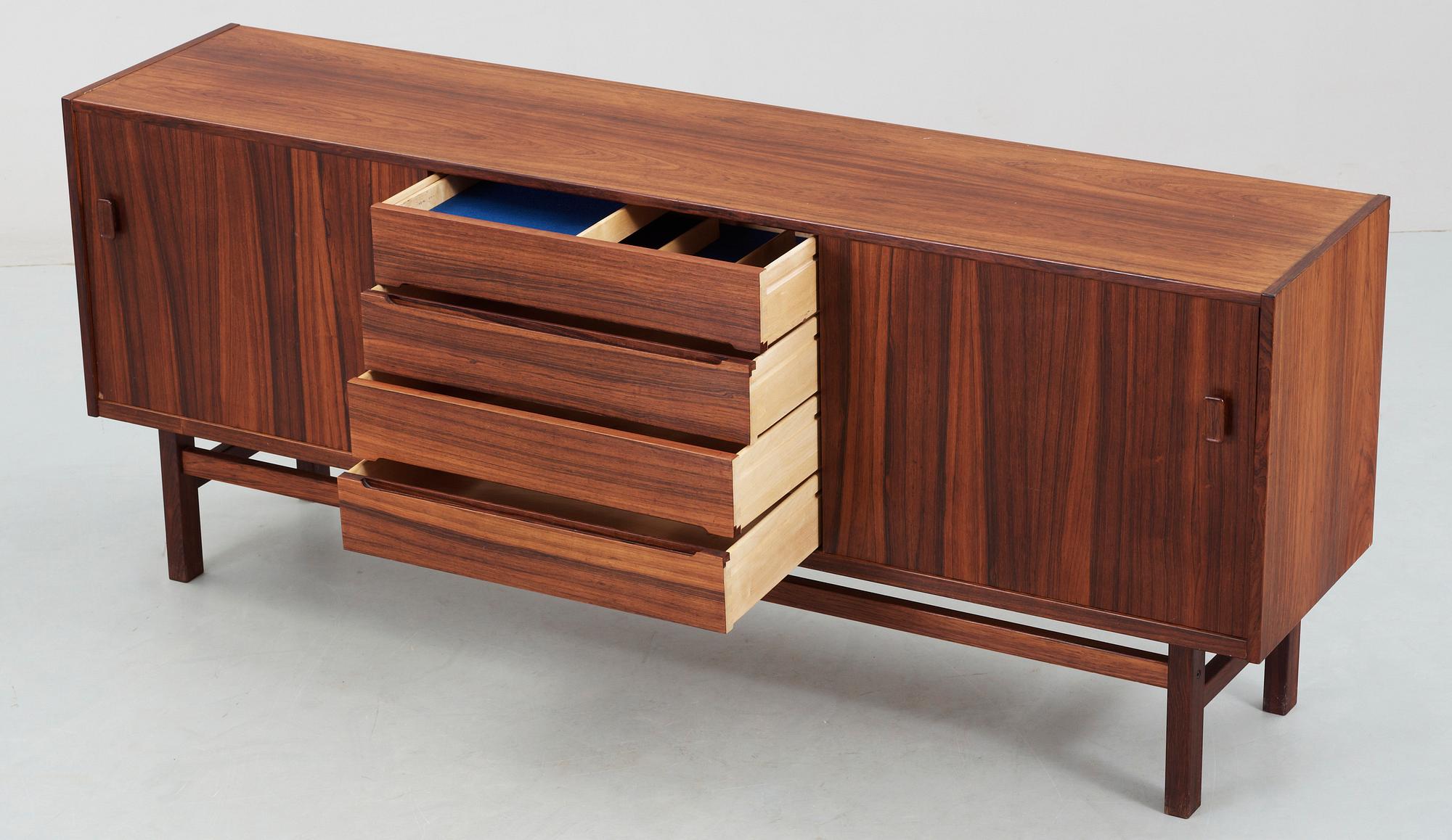 SIDEBOARD, "Arild", Nils Jonsson, Troeds industrier, Bjärnum. 1900-talets mitt.
