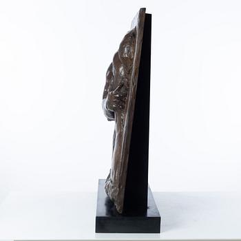 Gudmar Olovson, relief/skulptur. Signerad. Numrerad. Gjutarstämpel. Brons, total höjd 70 cm, längd 50 cm.