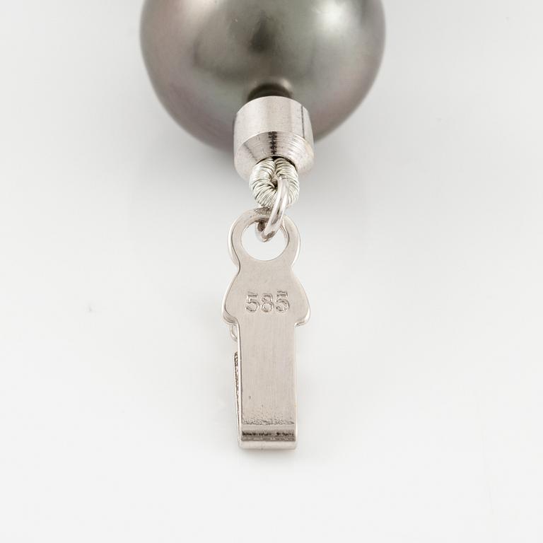 A necklace with cultured Tahitian pearls.