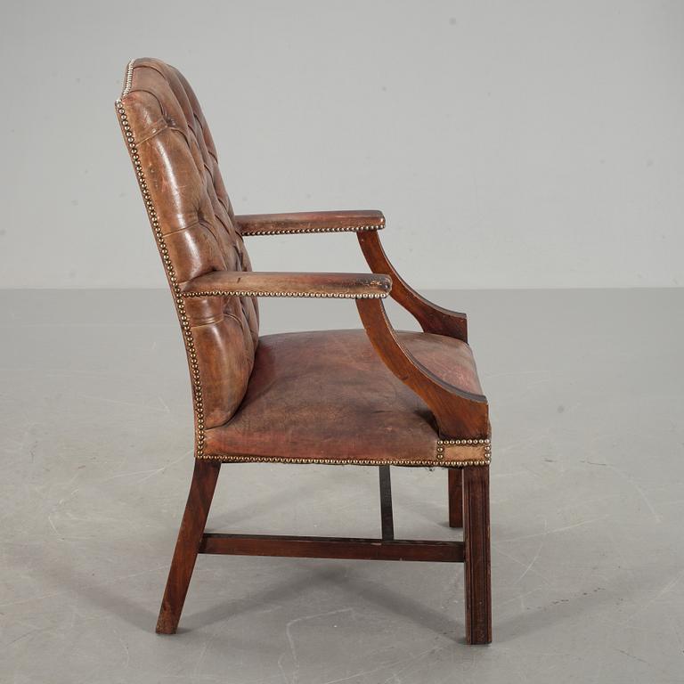 KARMSTOL, engelsk stil, 1900-talets slut.