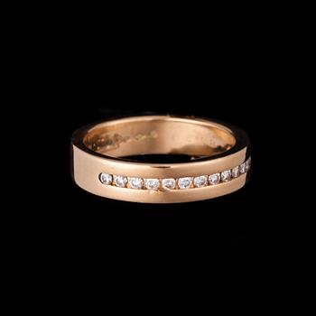 RING, 18K guld, briljantslipade diamanter tot. ca 0,30 ct. A. Tillander kontrollstämplar. Vikt 8,4 g.