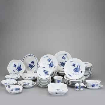 MATSERVIS, 61 delar, porslin, "Blå Blomst", Royal Copenhagen, Danmark.