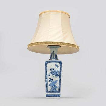 Pöytävalaisin, posliinia, Kiina, myöhäinen Qing-dynastia, 1800/1900-luku.