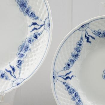 Harriet Bing, a 50-piece porcelain dinner and coffee service, "Empire", Bing & Grøndahl, Danmark.